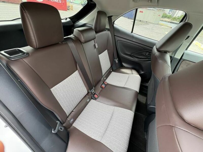 YARIS CROSS-8