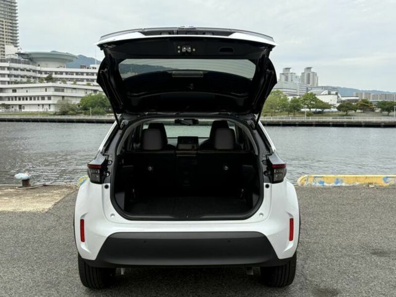 YARIS CROSS-11