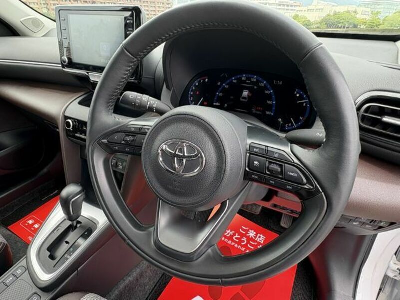 YARIS CROSS-12