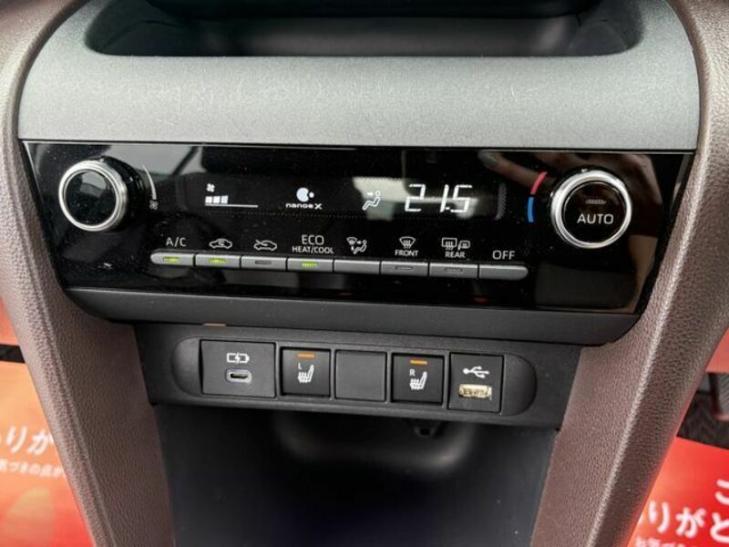 YARIS CROSS-13
