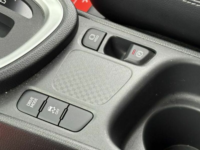 YARIS CROSS-18