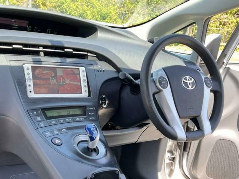 PRIUS-4