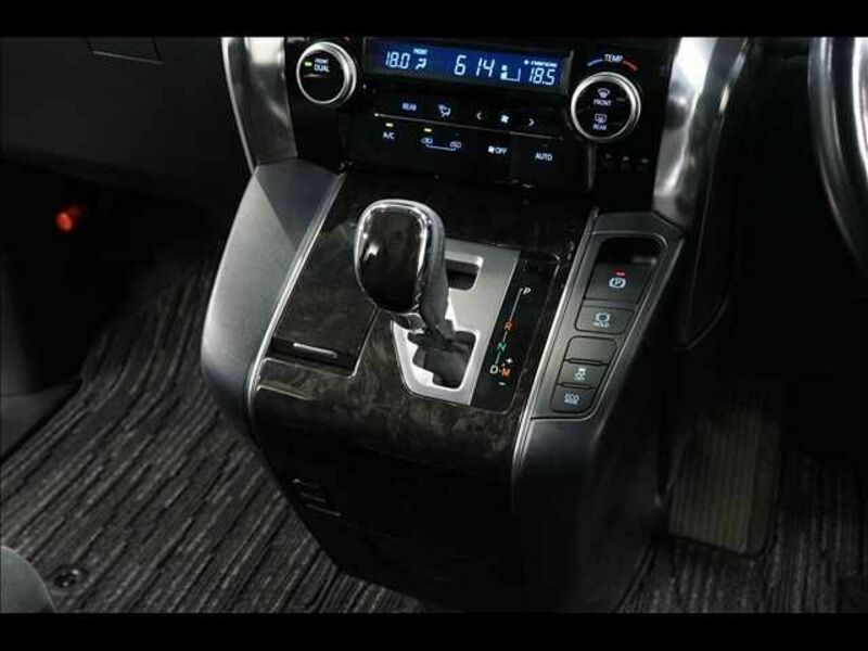 VELLFIRE-11