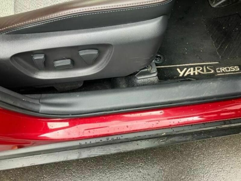 YARIS CROSS-14