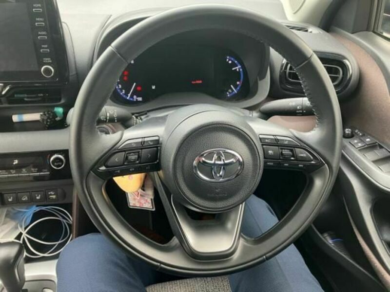 YARIS CROSS-17