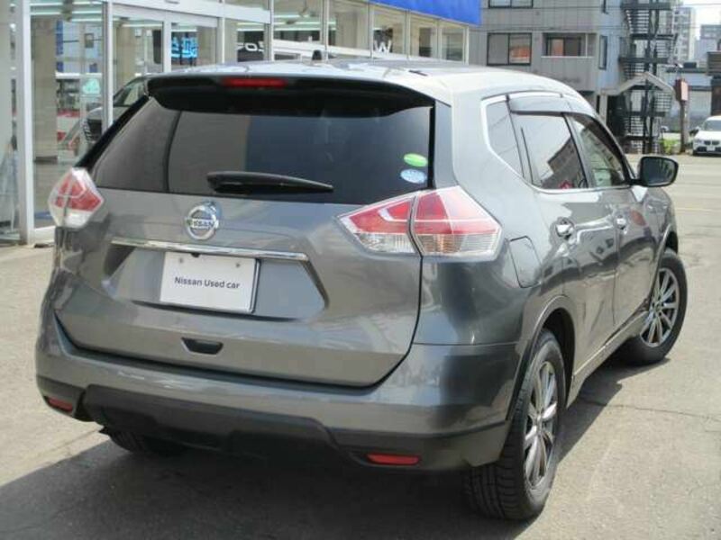 X-TRAIL-1