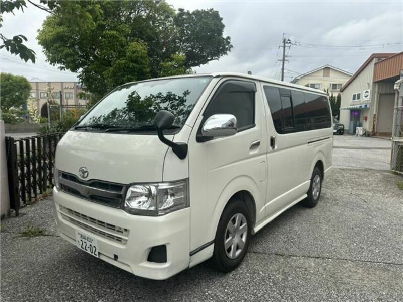 TOYOTA HIACE