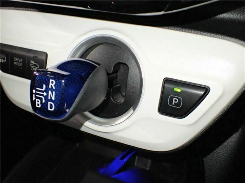 PRIUS PHV-11