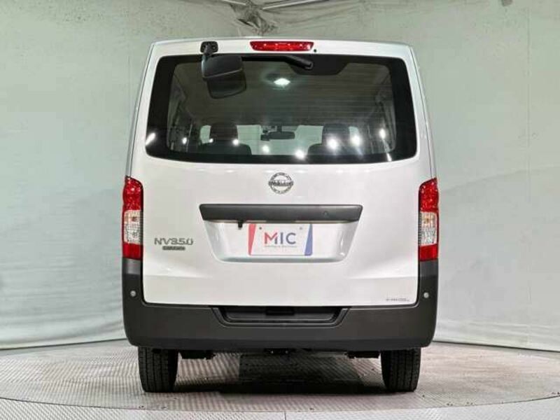 NV350 CARAVAN-5