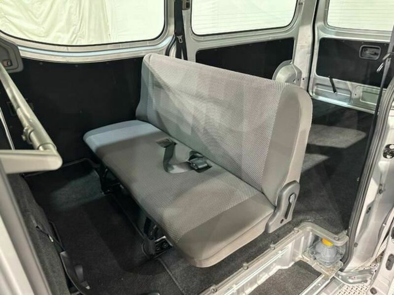 NV350 CARAVAN-23