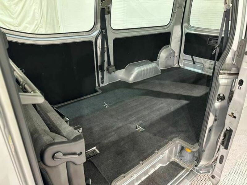 NV350 CARAVAN-24