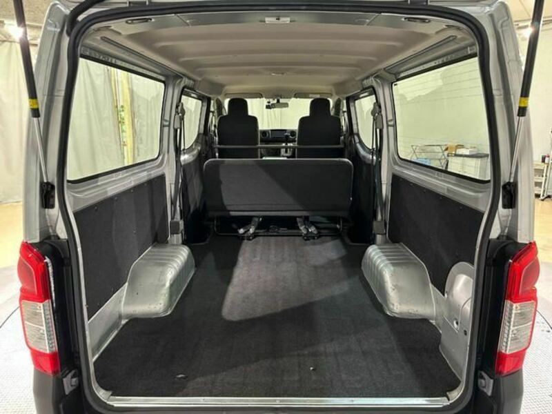 NV350 CARAVAN-25