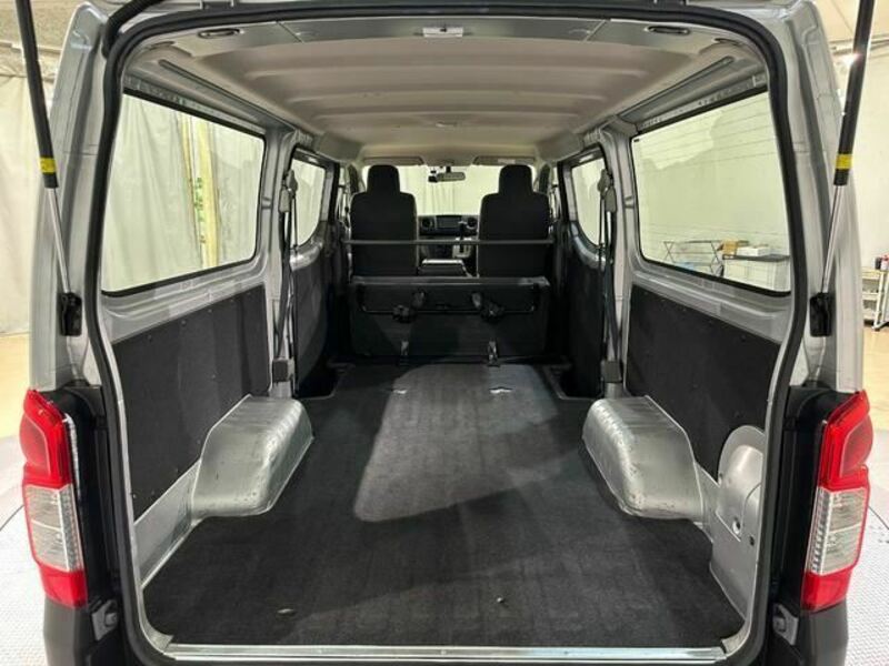 NV350 CARAVAN-26