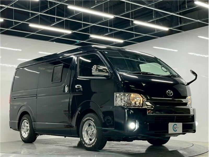 TOYOTA HIACE
