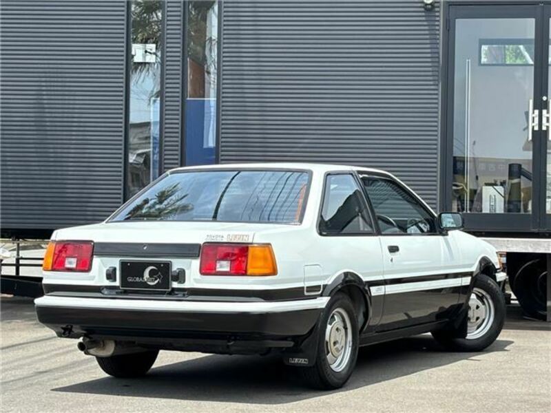 COROLLA LEVIN