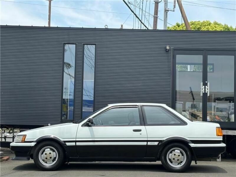 COROLLA LEVIN