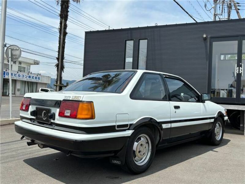 COROLLA LEVIN