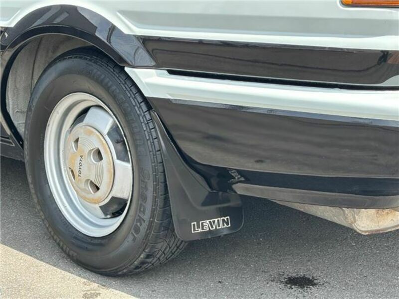 COROLLA LEVIN