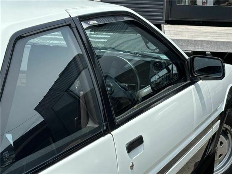 COROLLA LEVIN