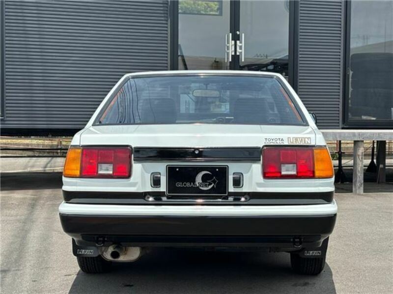 COROLLA LEVIN