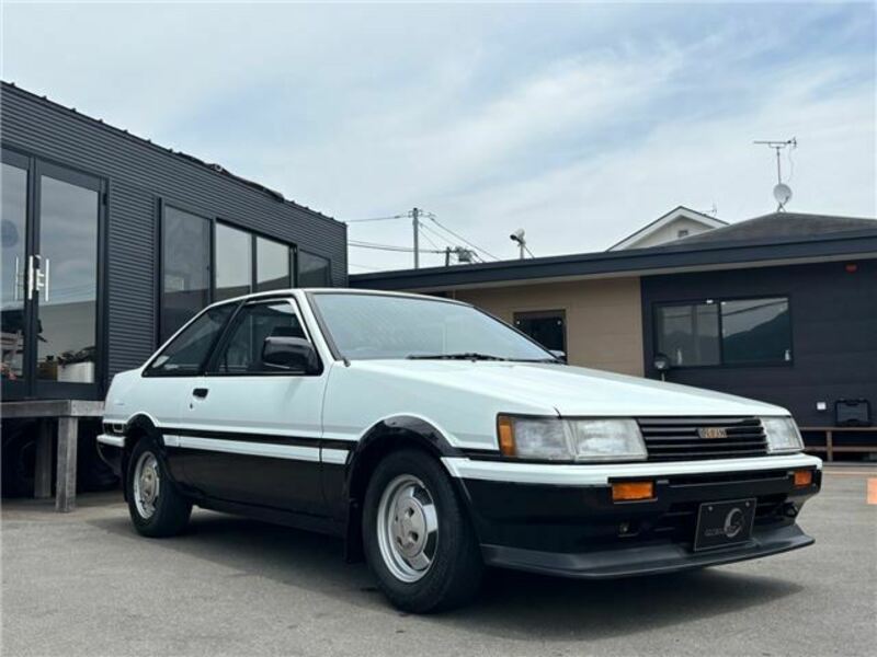 COROLLA LEVIN