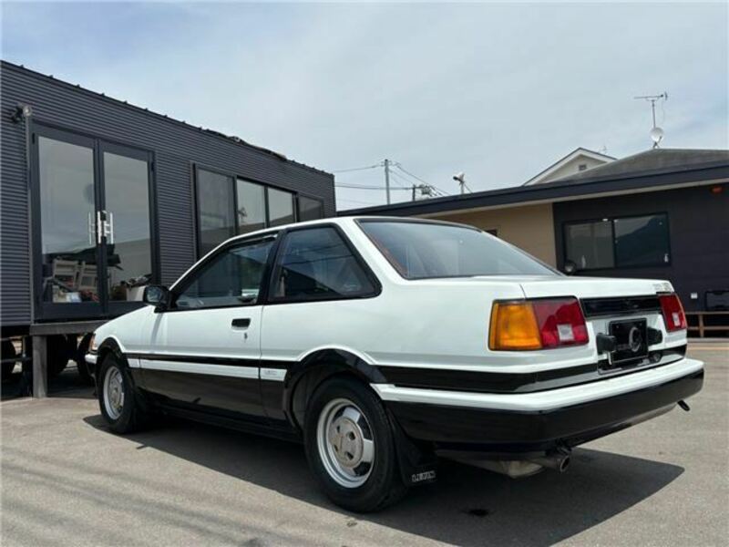 COROLLA LEVIN