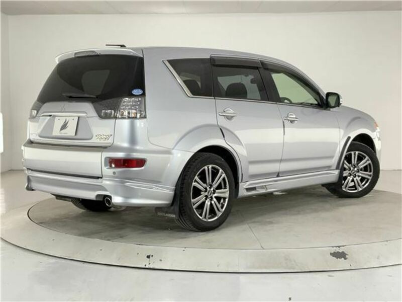 OUTLANDER-1