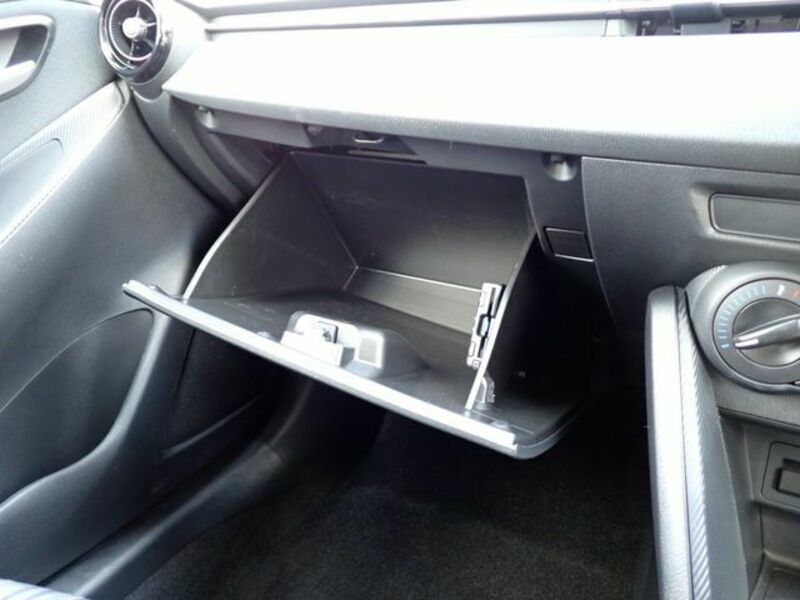 MAZDA2