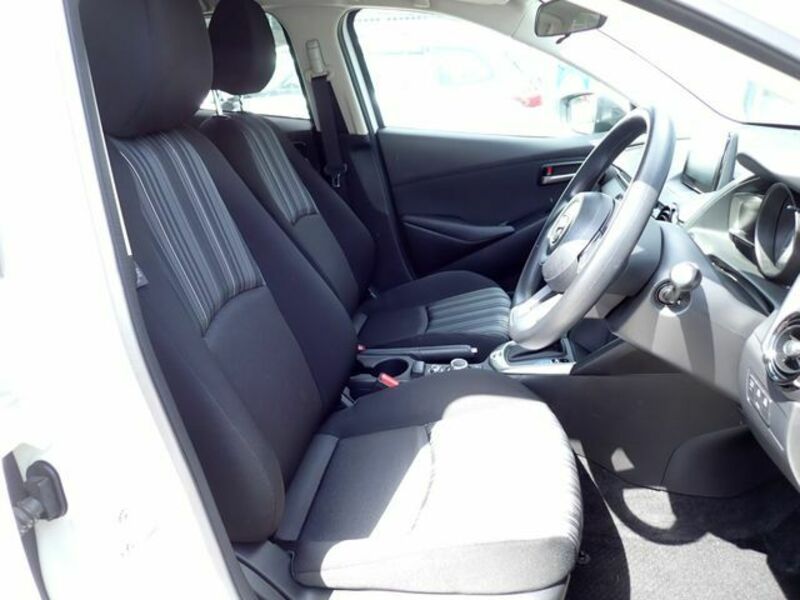 MAZDA2
