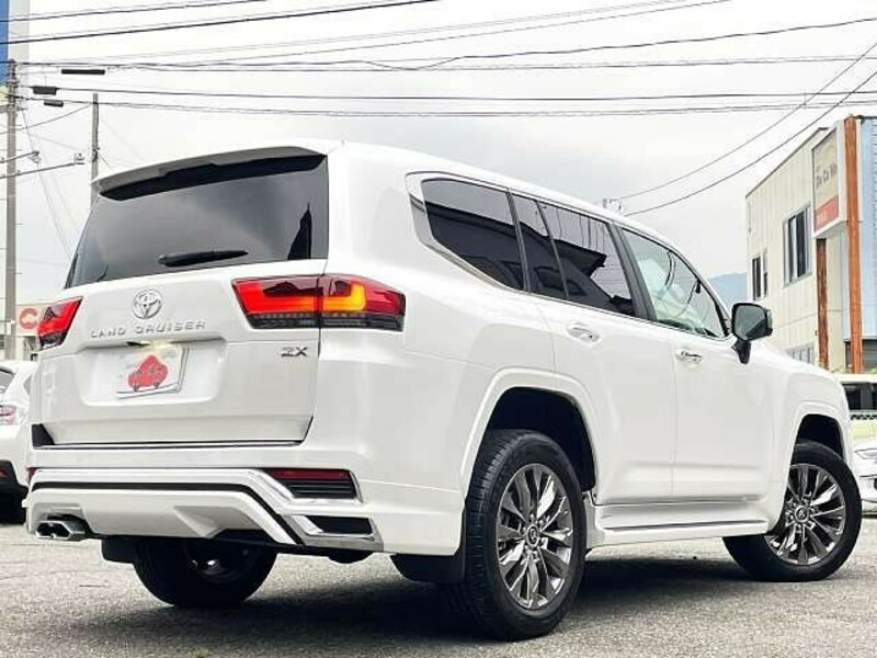 LAND CRUISER