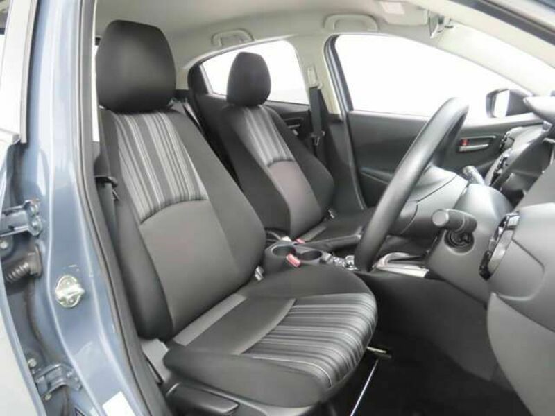 MAZDA2