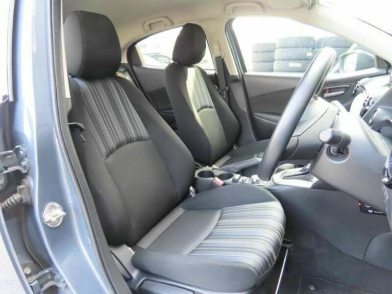 MAZDA2