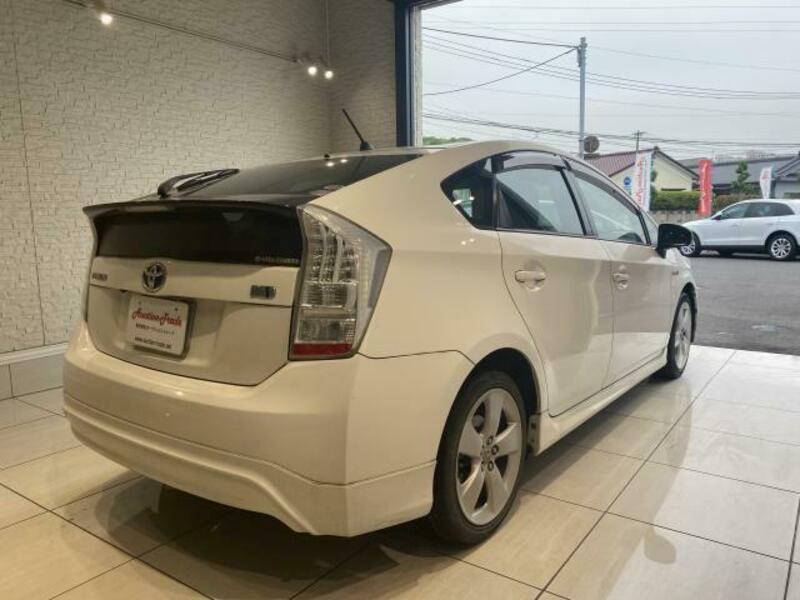 PRIUS-11