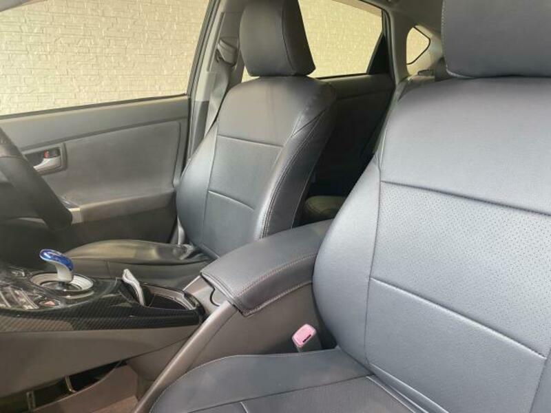 PRIUS-13