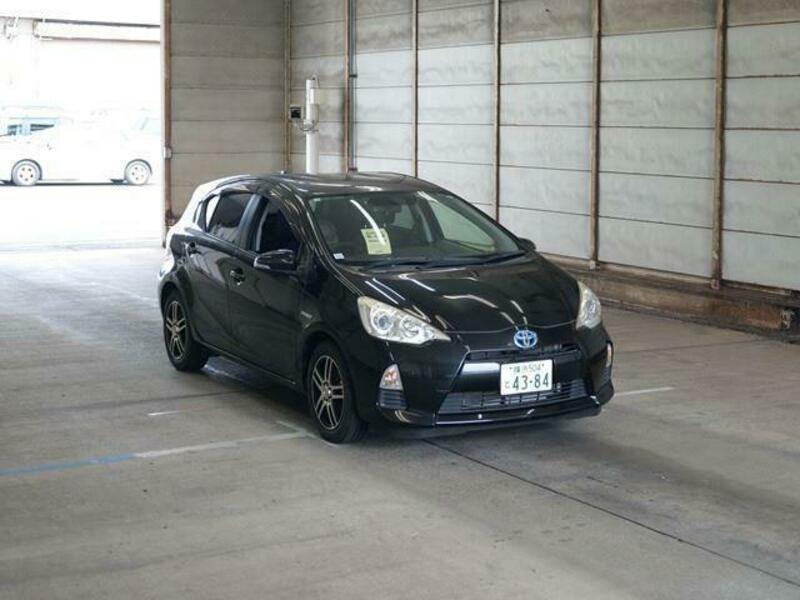 TOYOTA　AQUA