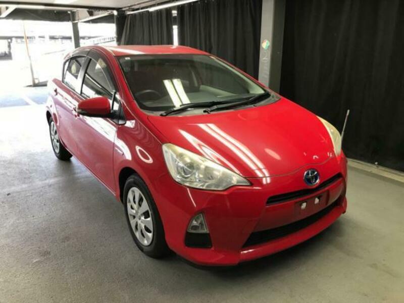TOYOTA　AQUA