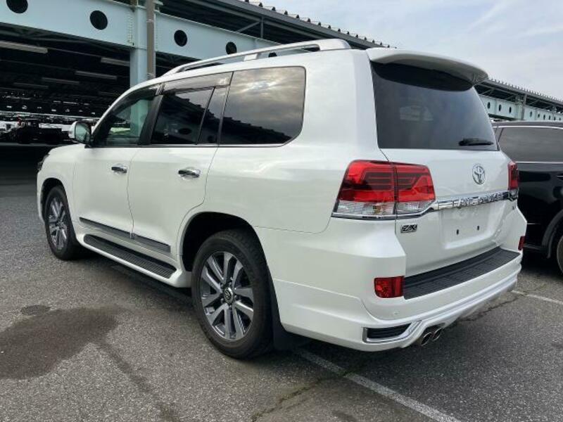 LAND CRUISER