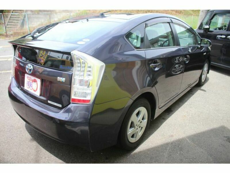 PRIUS-17