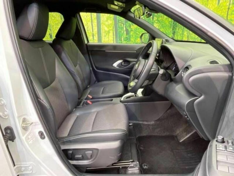 YARIS CROSS