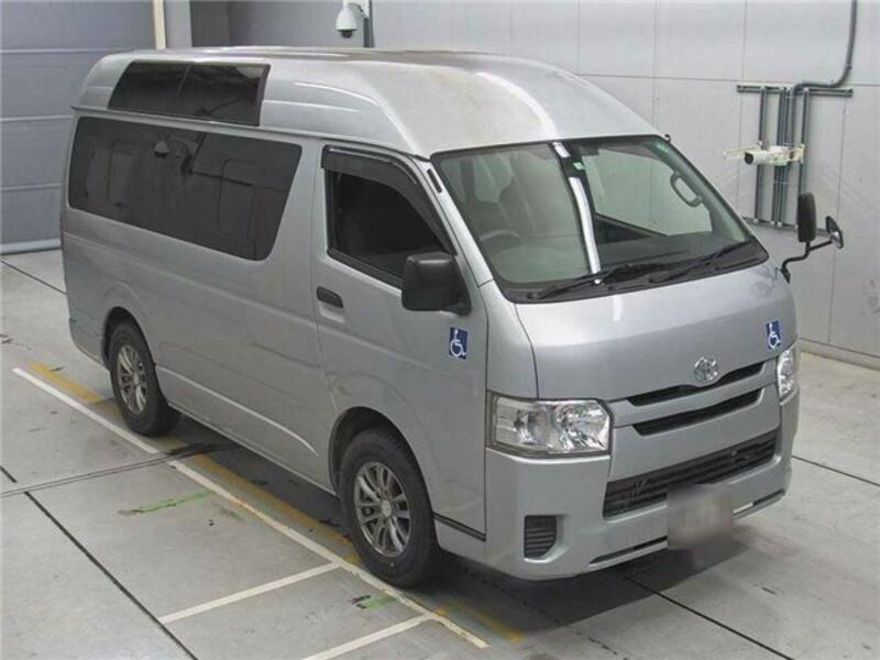 TOYOTA HIACE