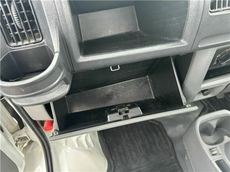 MINICAB TRUCK-32