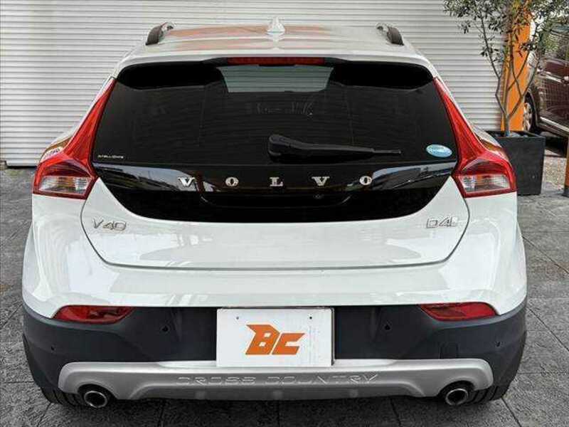 V40