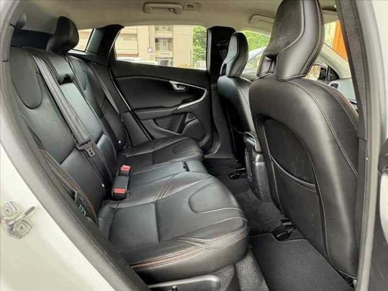 V40