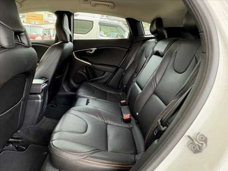 V40