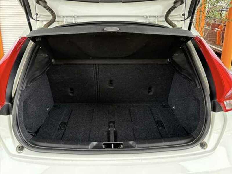 V40