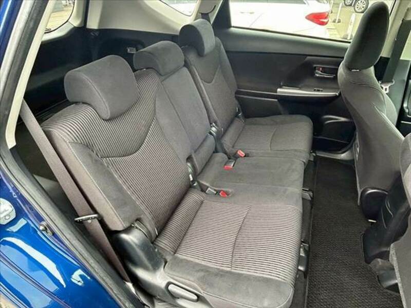 PRIUS ALPHA