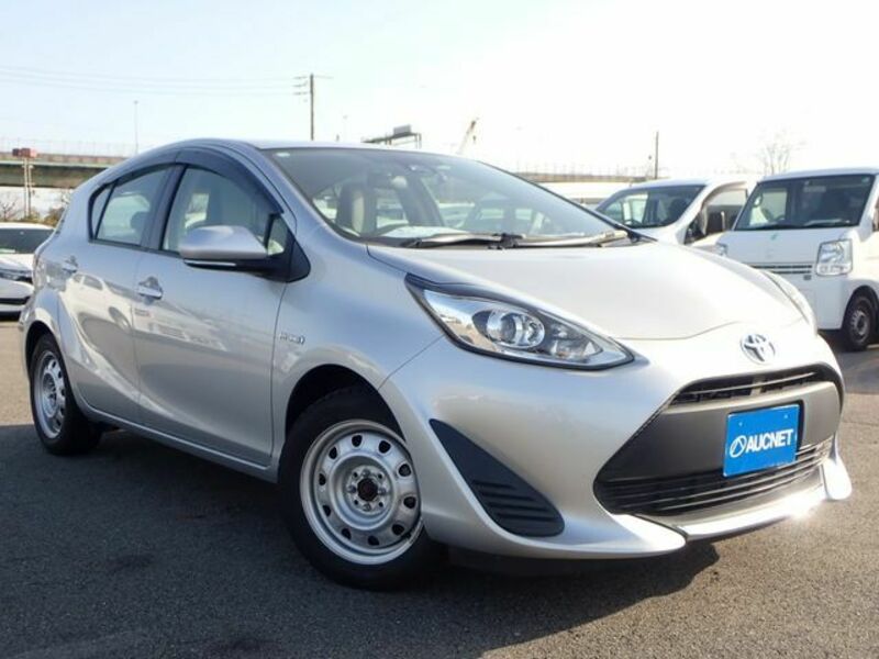 TOYOTA　AQUA