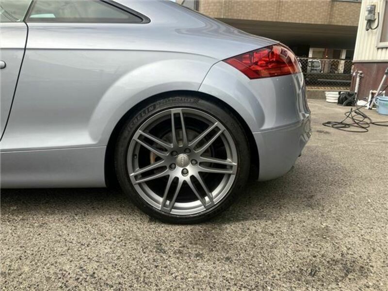 TT