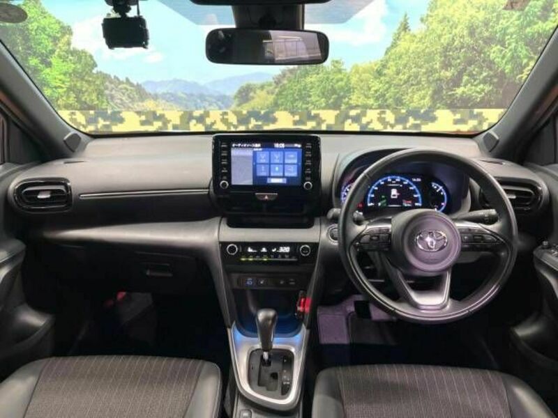YARIS CROSS-1