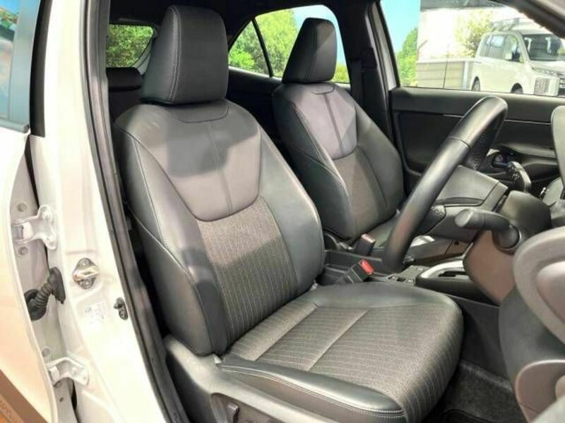 YARIS CROSS-11